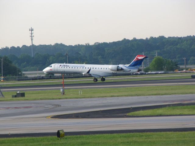 Canadair Regional Jet CRJ-700 (N354CA)