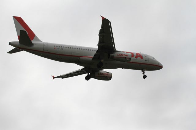 Airbus A320 (9H-LMG)