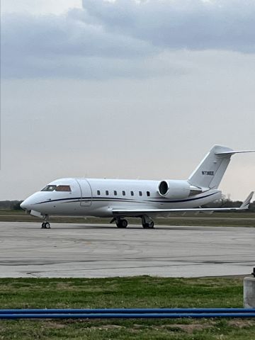 Canadair Challenger (N736EE)