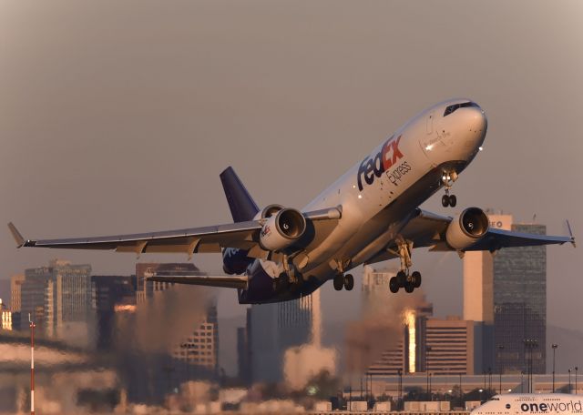 Boeing MD-11 (N590FE)