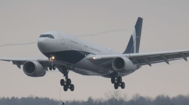 Airbus A330-200 (P4-MLO) - P4-MLO landing at Buffalo with wingtip vortices