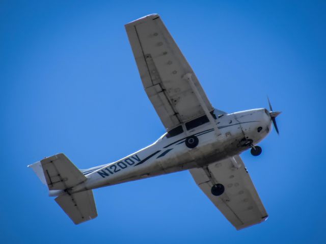 Cessna Skyhawk (N1200V) - Seen in Auburndale, FL on 6/10/24.