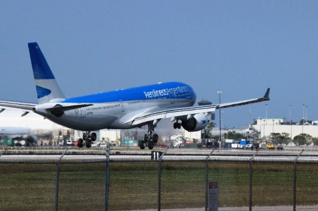 Airbus A330-200 (LV-FNK) - Landing at MIA. March 2016