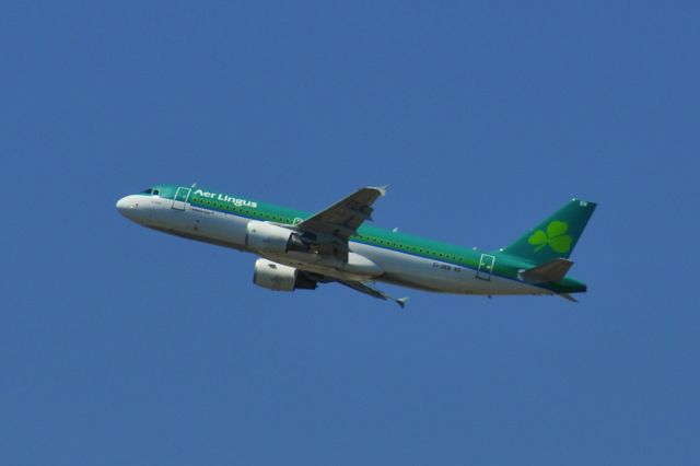 Airbus A320 (EI-DEB) - Aer Lingus Airbus A320-214 EI-DEB Leaving Faro