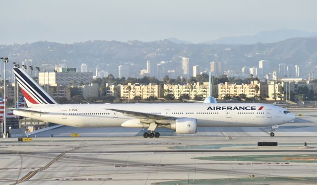 BOEING 777-300ER (F-GSQL) - Taxiing to gate at LAX