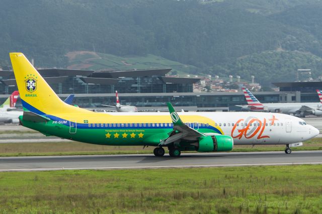 Boeing 737-800 (PR-GUM) - GOL Transportes Aereos (Brazil Football Livery) - Boeing 737-8EHbr /Registration: PR-GUMbr /br /Rio de Janeiro (SDU) / São Paulo (GRU)br /br /Foto tirada em: 10/12/2016br /Fotografia: Marcelo Luiz 