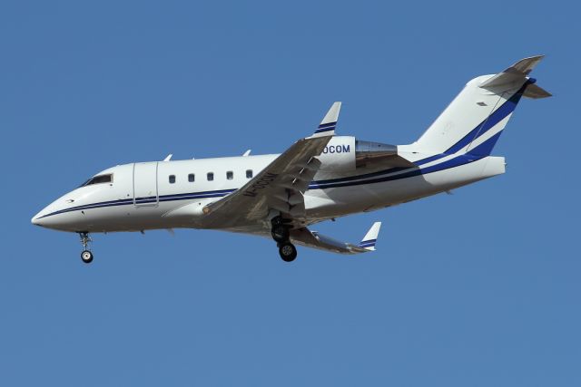 Canadair Challenger (M-OCOM) - 04/12/2024:br /Flight LCA > TLV, final to runway 21.