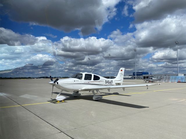 Cirrus SR-20 (D-EJJT)