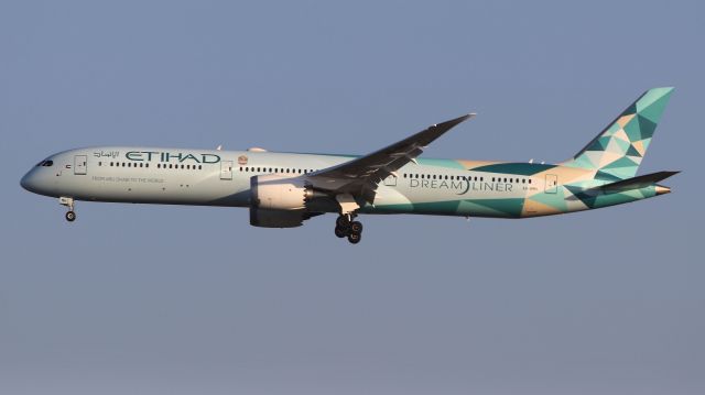 Boeing 787-8 (A6-BMH) - The Green Liner