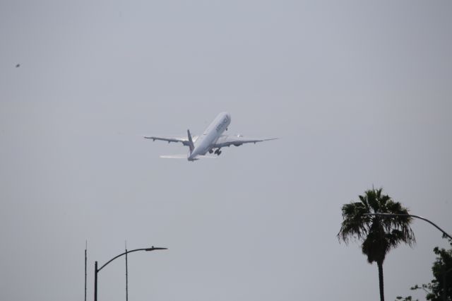 BOEING 777-300ER (F-GZND)