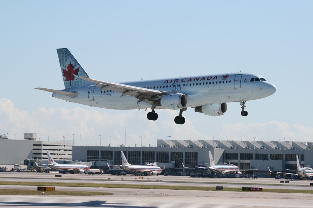 Airbus A320 (C-FFWN)