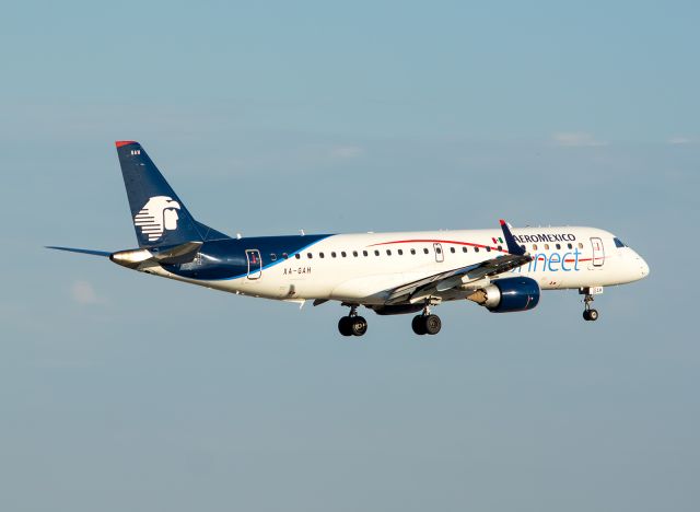 Embraer 170/175 (XA-GAH) - 10/01/2016 XA-GAH AeroMexico E170 KDFW