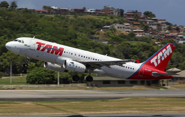 Airbus A320 (PR-MBH)