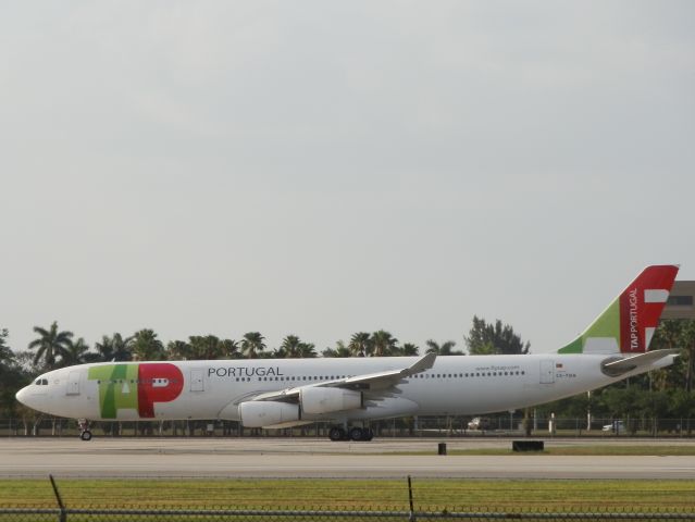 Airbus A340-300 (CS-TOA)