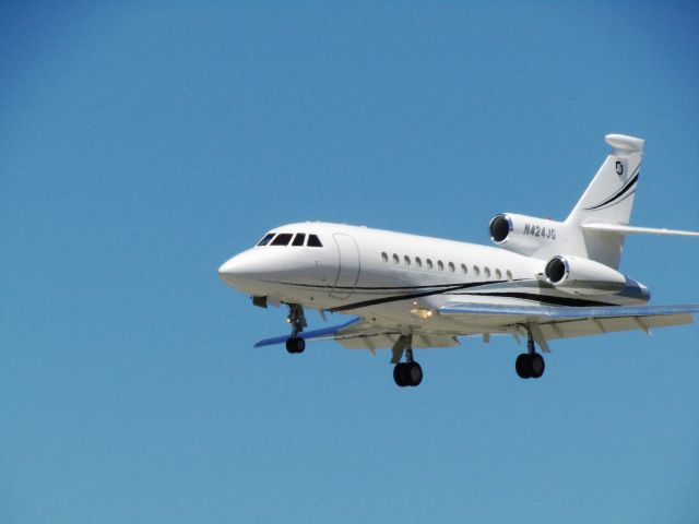 Dassault Falcon 900 (N424JG) - Landing RWY 30