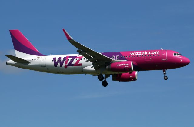 Airbus A320 (HA-LYF)