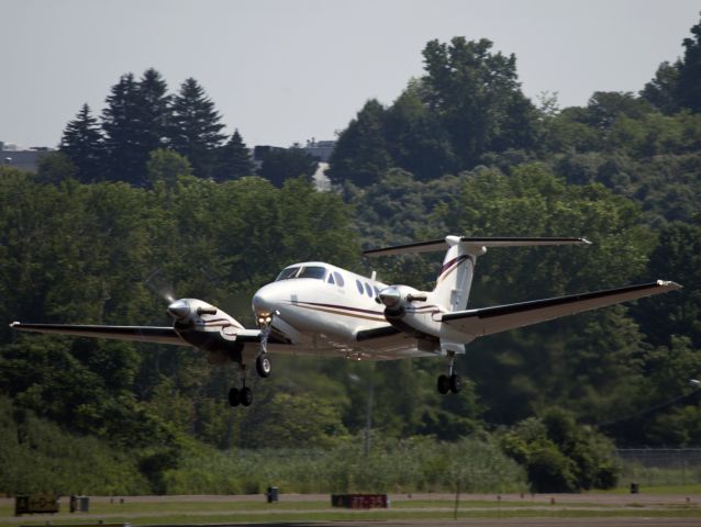 Beechcraft Premier 1 (N351CB) - Take off runway 26.