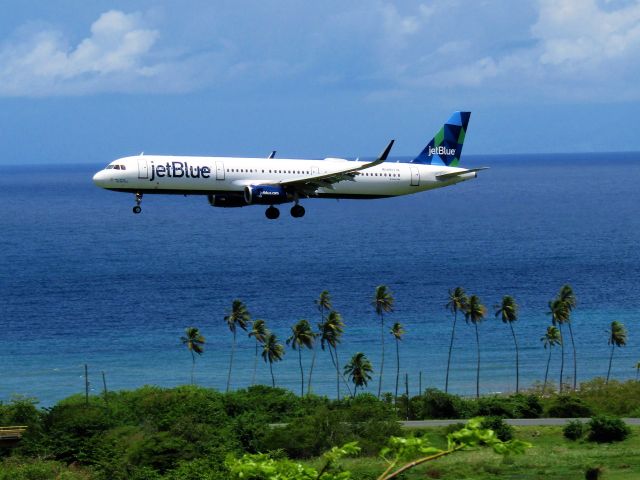 Airbus A321 (N907JB)