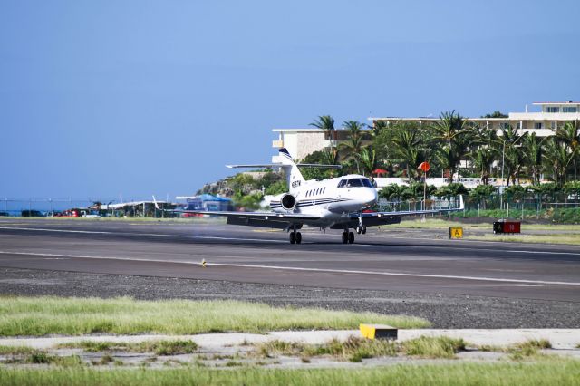 Hawker 800 (N806TM)