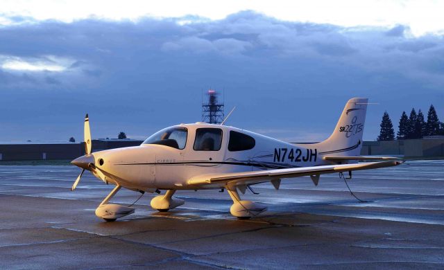 Cirrus SR-22 (N742JH) - Early morning on the Merced Ramp