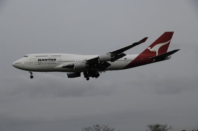 Boeing 747-400 (VH-OJJ) - Final Approach to NRT Airport R/W16L on 2012/04/30