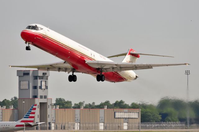 McDonnell Douglas MD-83 (XA-UZV)