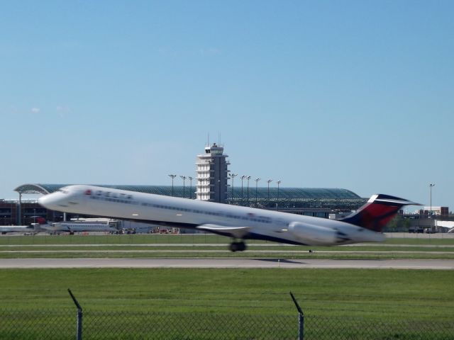 McDonnell Douglas MD-90 (N906DA) - DELTA MD-80 series taking off from 8R.