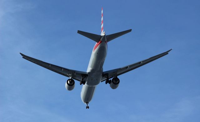 BOEING 777-300ER (N735AT)