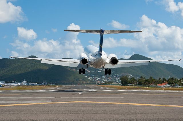 McDonnell Douglas MD-82 (PJ-MDB)