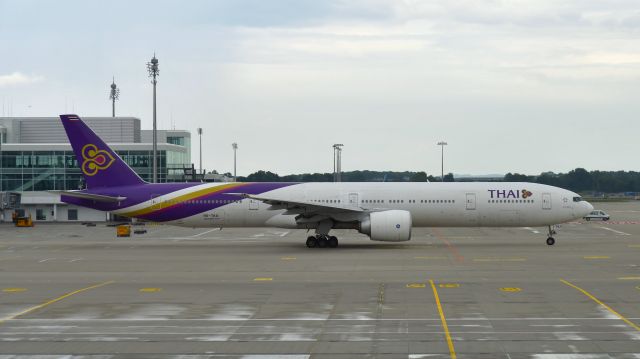 BOEING 777-300 (HS-TKU) - Thai Airways International Boeing 777-3D7(ER) HS-TKU in Munich 