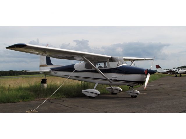 Cessna Skyhawk (N3958F) - In great condition!