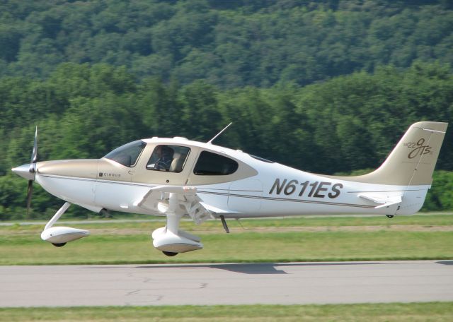 Cirrus SR-22 (N611ES) - Incoming WRAP Flyin