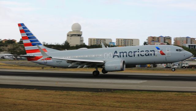 Boeing 737 MAX 8 (N301UC)