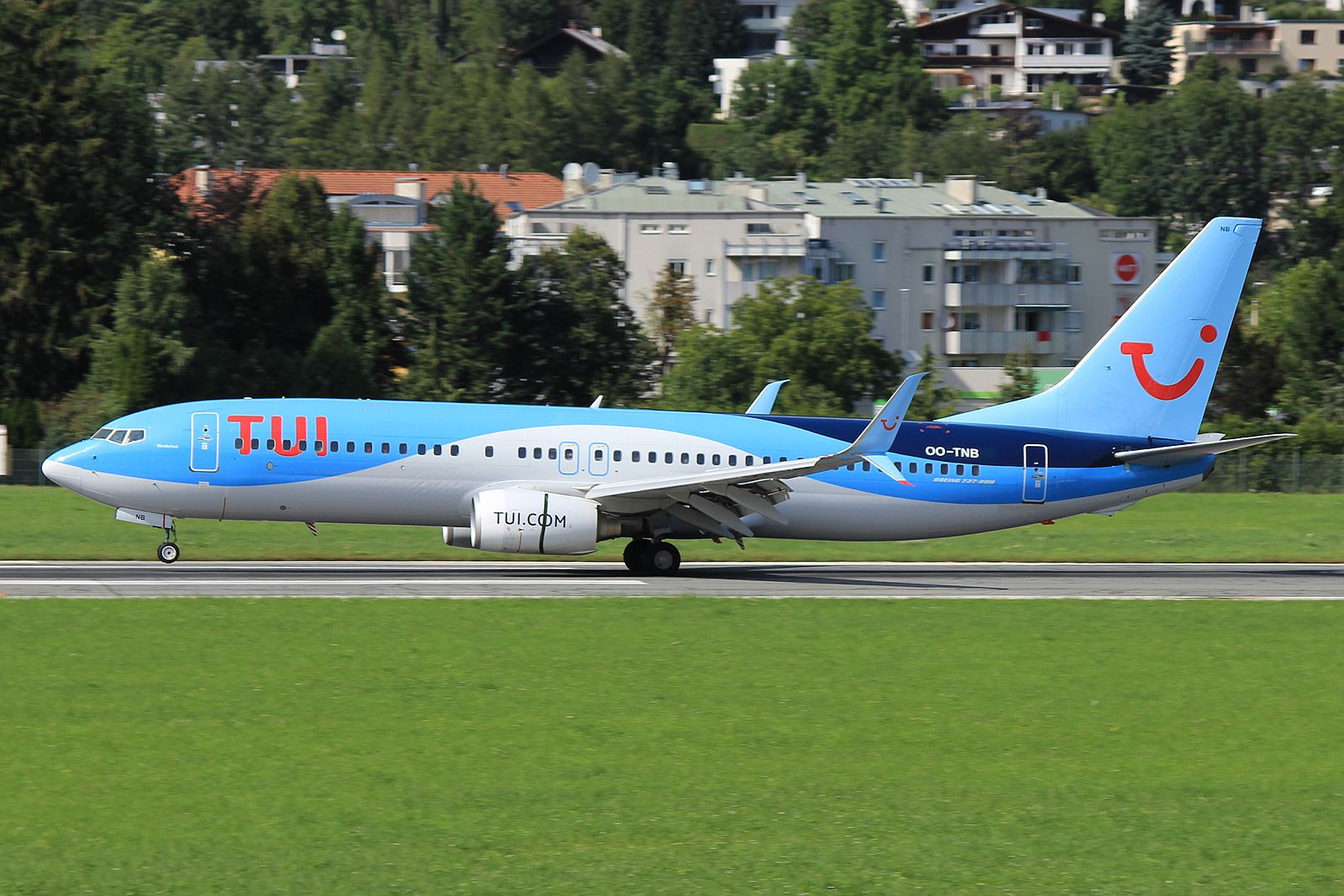 Boeing 737-800 (OO-TNB)