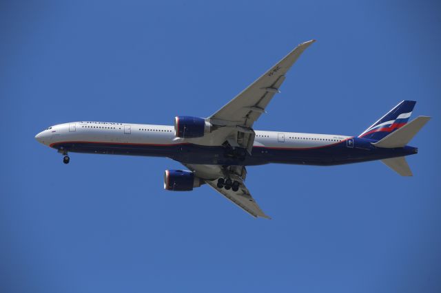 BOEING 777-300ER (VQ-BUC)