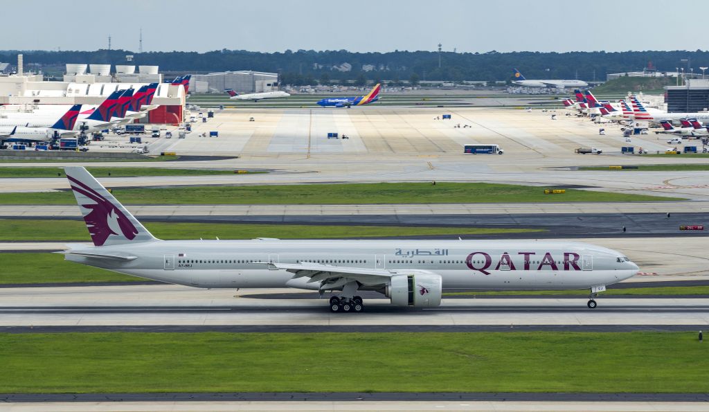 BOEING 777-300 (A7-BEJ) - Arriving 26Rbr /6/17/17