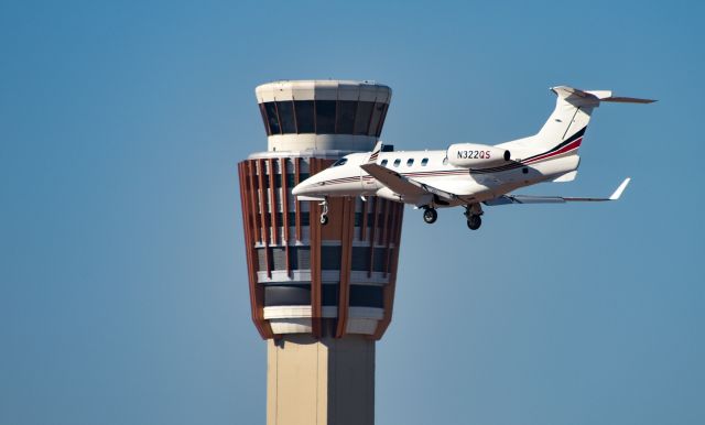 Embraer Phenom 300 (N322QS)