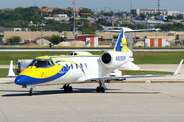 Learjet 60 (N929SR)