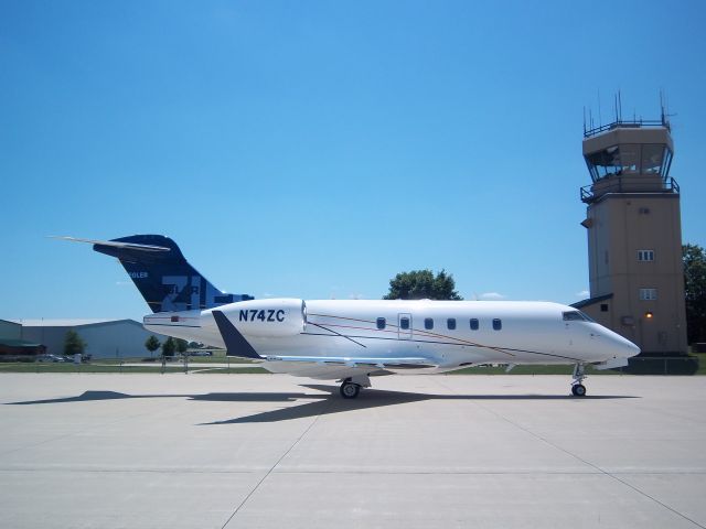 Bombardier Challenger 300 (N74ZC)