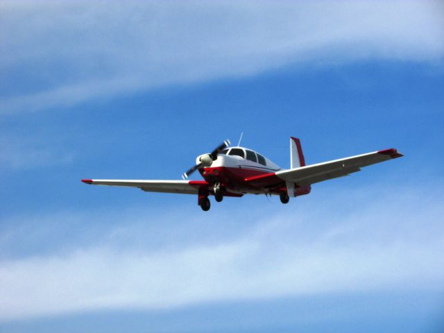 Mooney M-20 (N6051Q) - Landing RWY 20