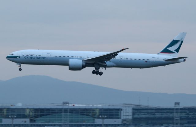 BOEING 777-300ER (B-KPE)