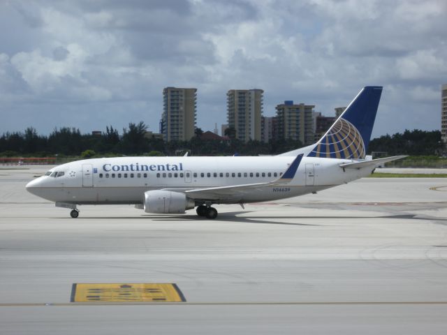 Boeing 737-500 (N14639)