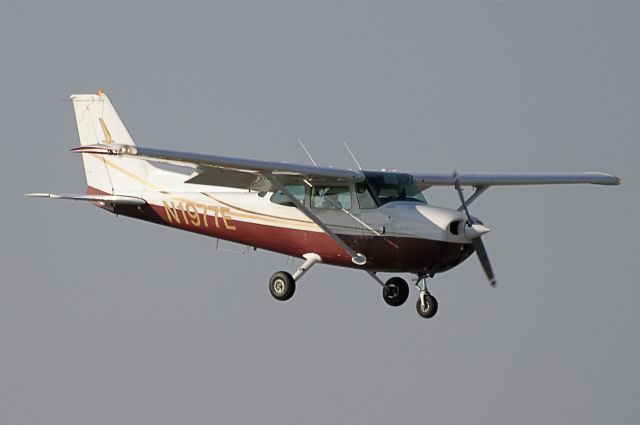 Cessna Skyhawk (N1977E) - Seen at KMTN on 8/15/2009.