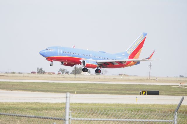Boeing 737-700 (N763SW)