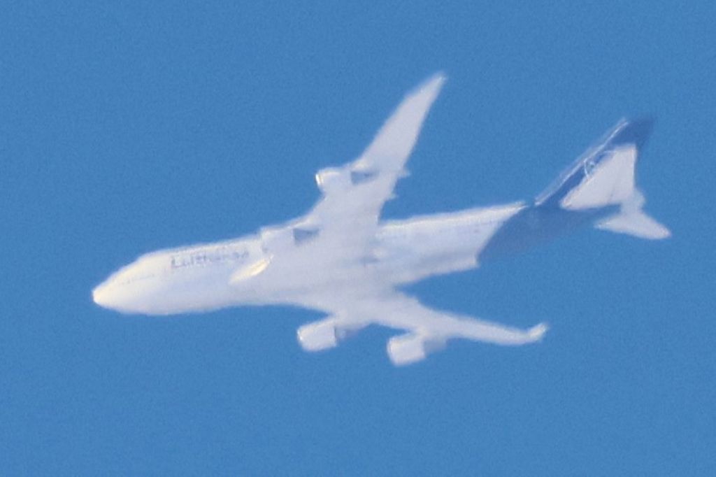 Boeing 747-200 (D-ABVM) - D-ABVM Boeing B-747 430 LUFTHANSA  LH418 De FRANKFURT FRA vers Washington IAD  Altitude 10973 Mètres. Vitesse 865 KM/H. Survolant la ville de Lavaltrie QC. Le 01-02-2025 à 14:27.