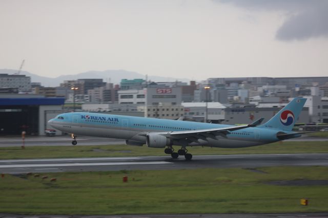 Airbus A330-300 (HL7551)