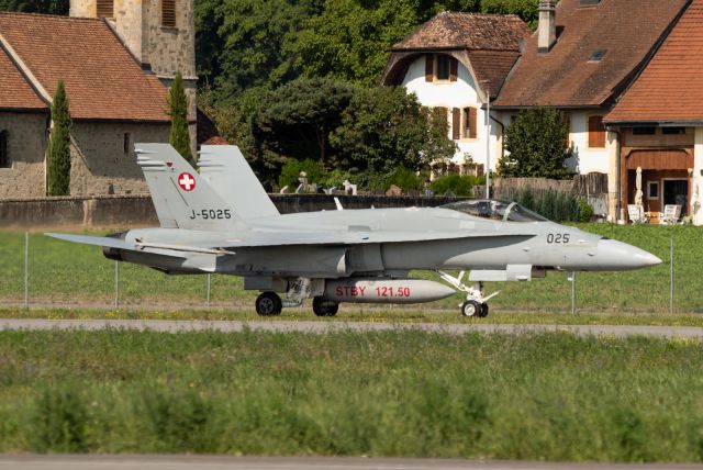 McDonnell Douglas FA-18 Hornet (J5025)