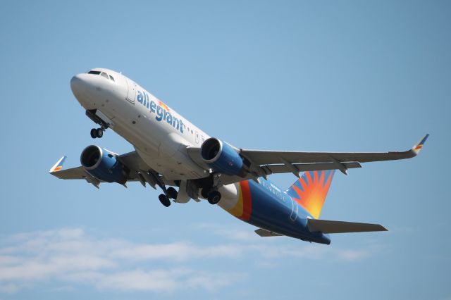 Airbus A320 (N256NV) - AA1390 SRQ-CVG 11/30/24