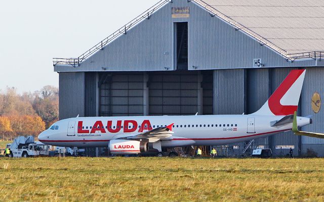 Airbus A320 (OE-IHD) - lauda a320-232 oe-ihd after paint by iac at shannon 28/10/18.