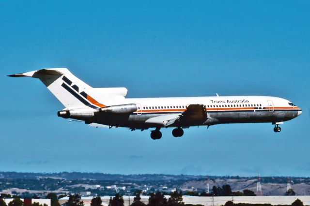 BOEING 727-200 (VH-TBG) - TRANS AUSTRALIA AIRLINES - BOEING 727-276/ADV - REG : VH-TBG (CN 20552/906) - ADELAIDE INTERNATIONAL AIRPORT SA. AUSTRALIA - YPAD 4/3/1988